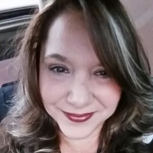 Meet your Posher, Lorie